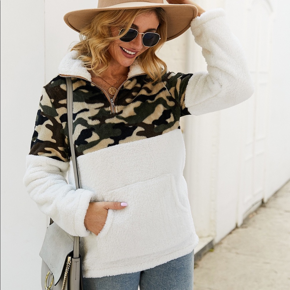 ♦️🆕Animal Print Furry Zipper Sweater White - Picture 2 of 6